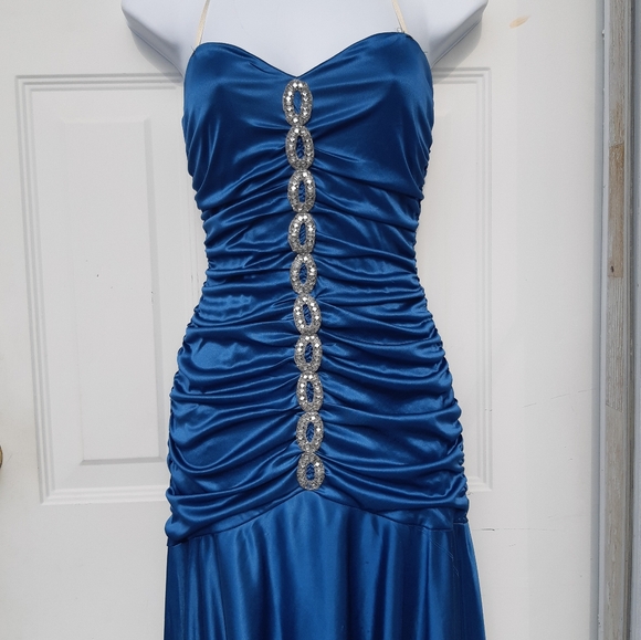 Mermaid Style Dress - Picture 4 of 15